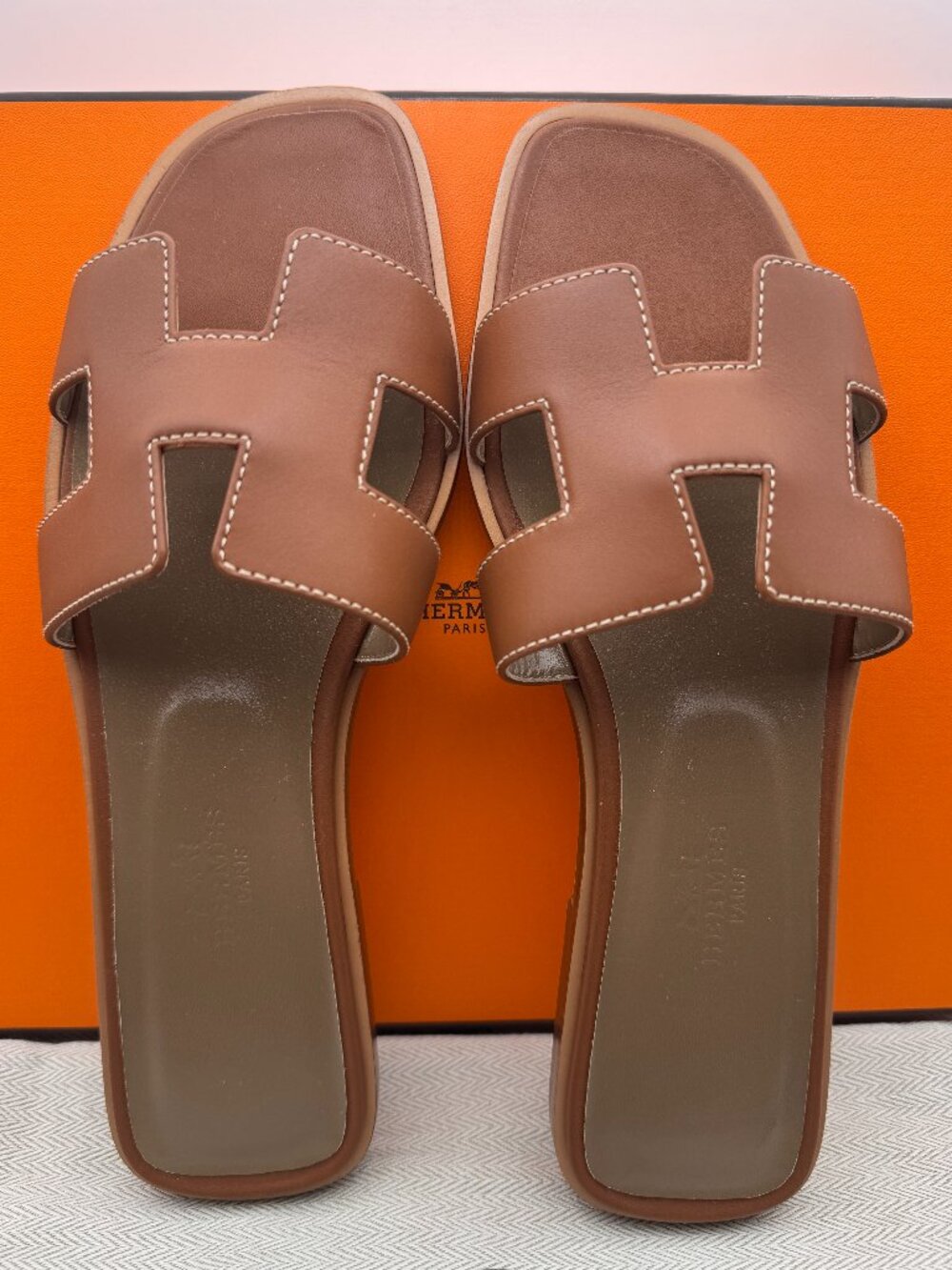 Hermes Oran Sandals Gold 37 - Picture 2 of 13